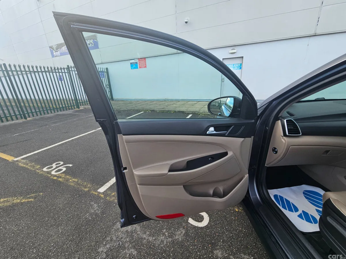 Hyundai Tucson MPV, Diesel, 2019, Grey