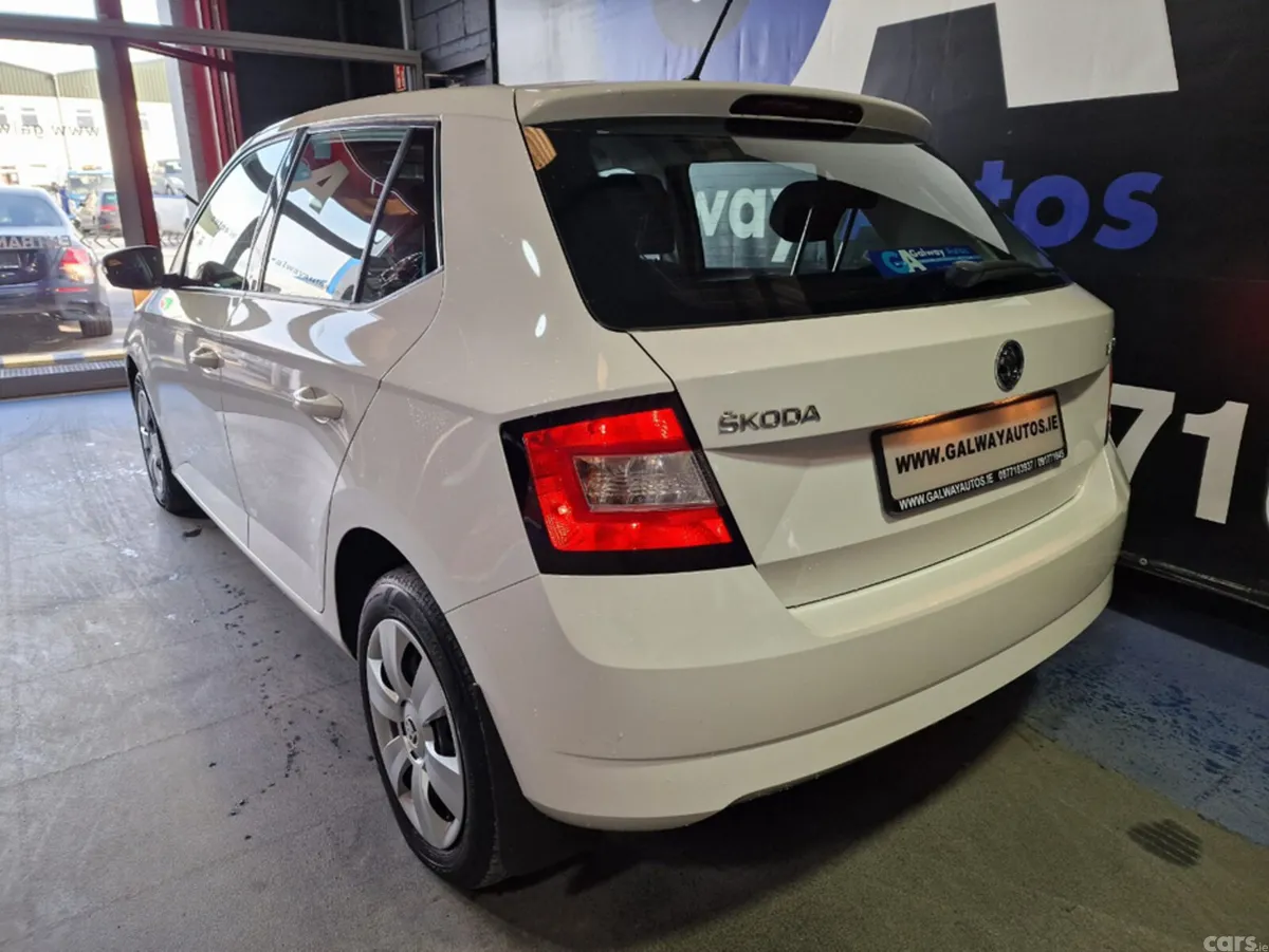 Skoda Fabia Hatchback, Petrol, 2016, White