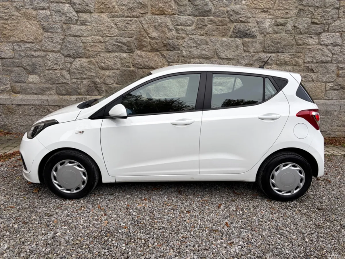Hyundai i10 Hatchback, Petrol, 2016, White