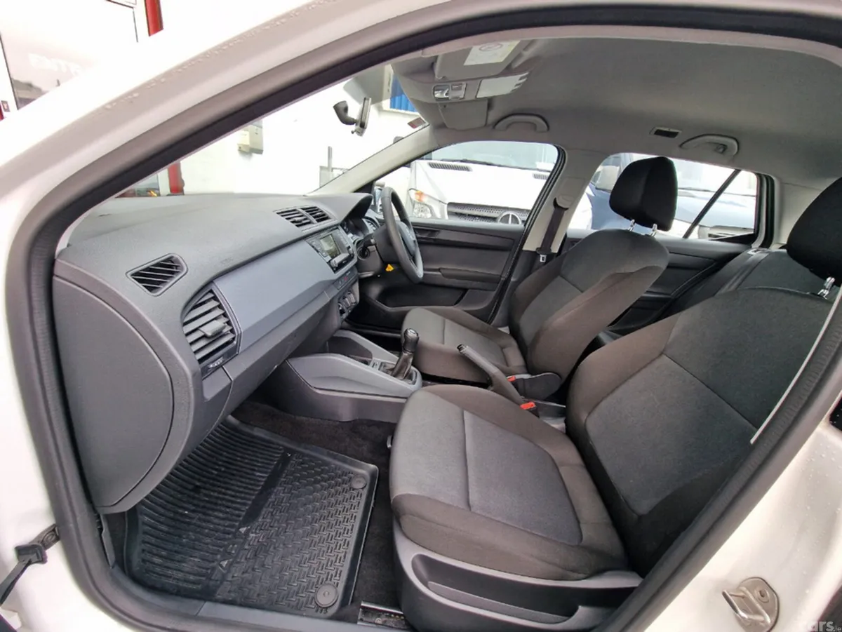 Skoda Fabia Hatchback, Petrol, 2016, White