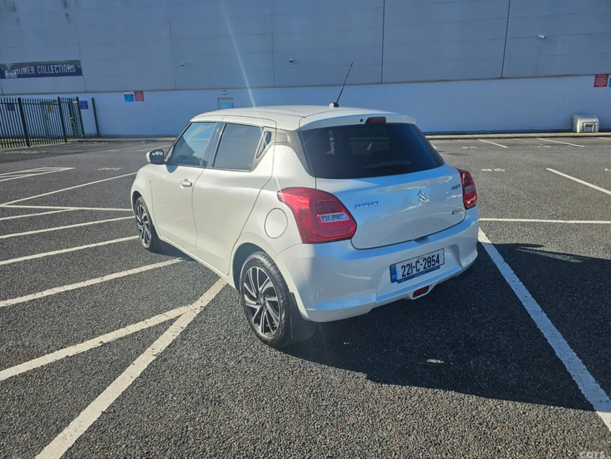 Suzuki Swift Hatchback, Petrol, 2022, White