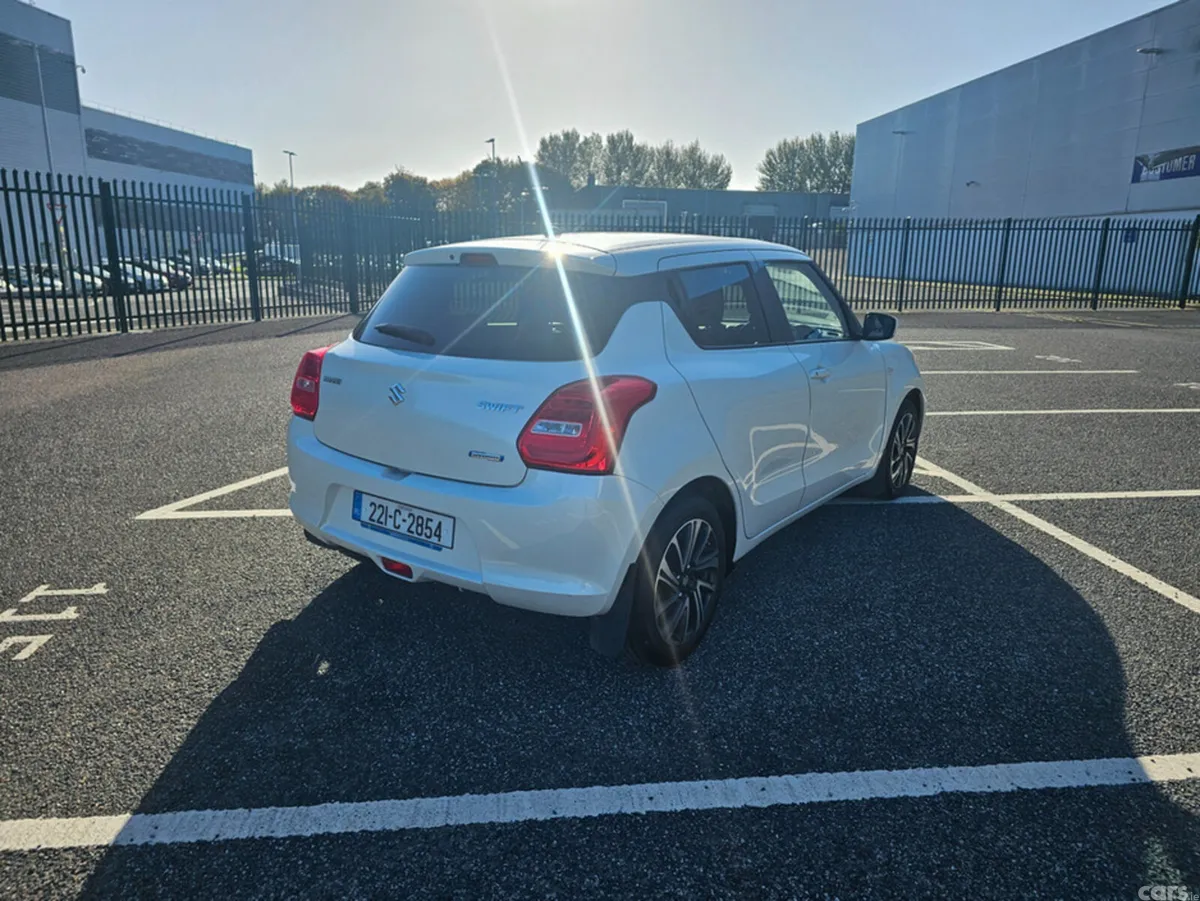 Suzuki Swift Hatchback, Petrol, 2022, White