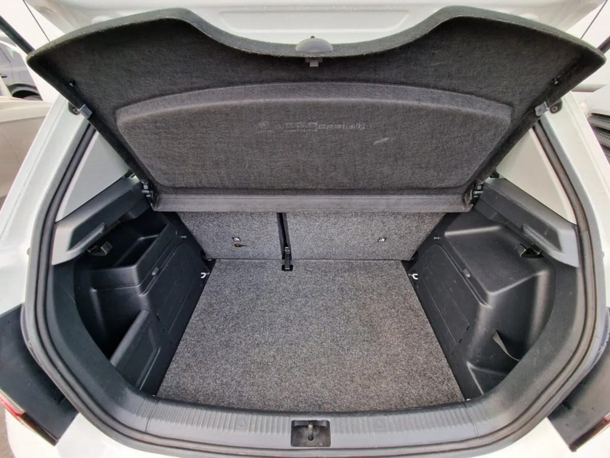 Skoda Fabia Hatchback, Petrol, 2016, White