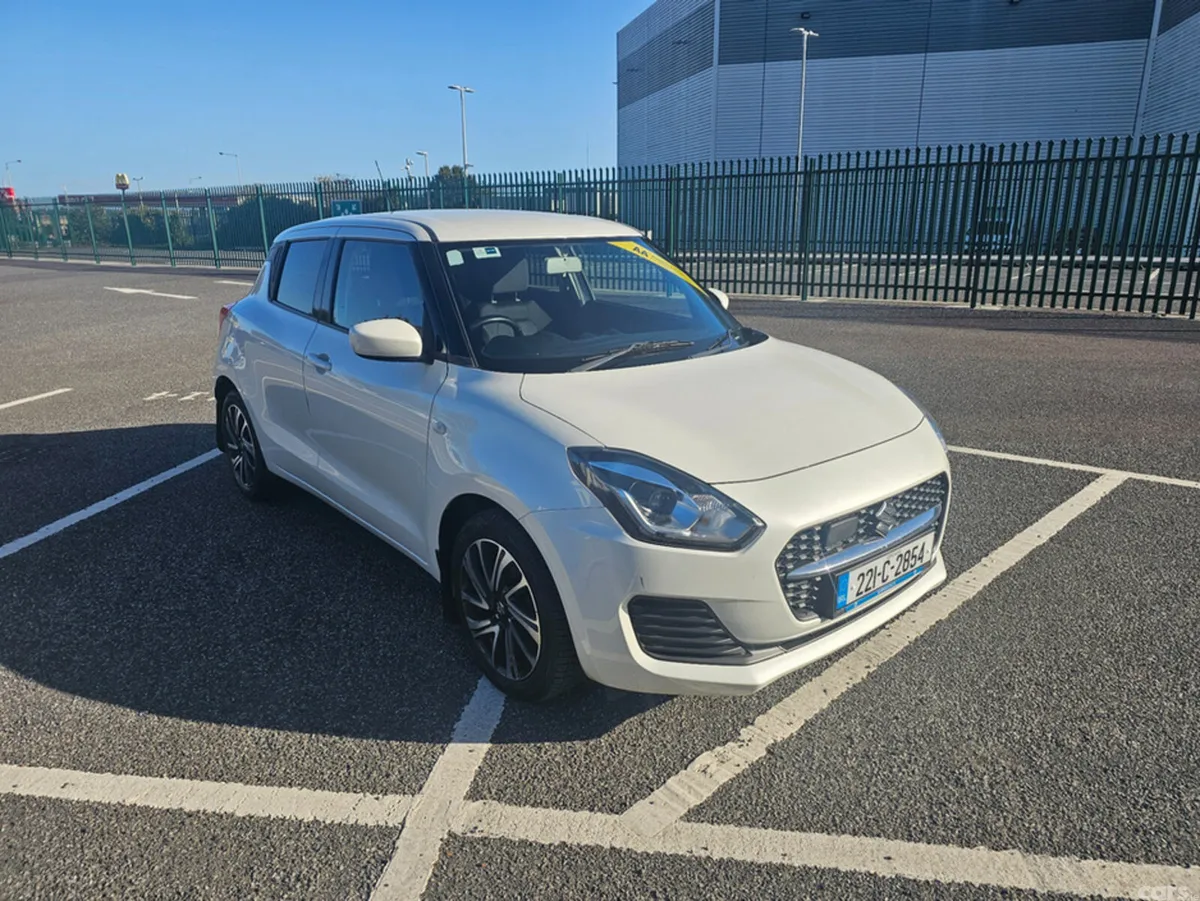Suzuki Swift Hatchback, Petrol, 2022, White