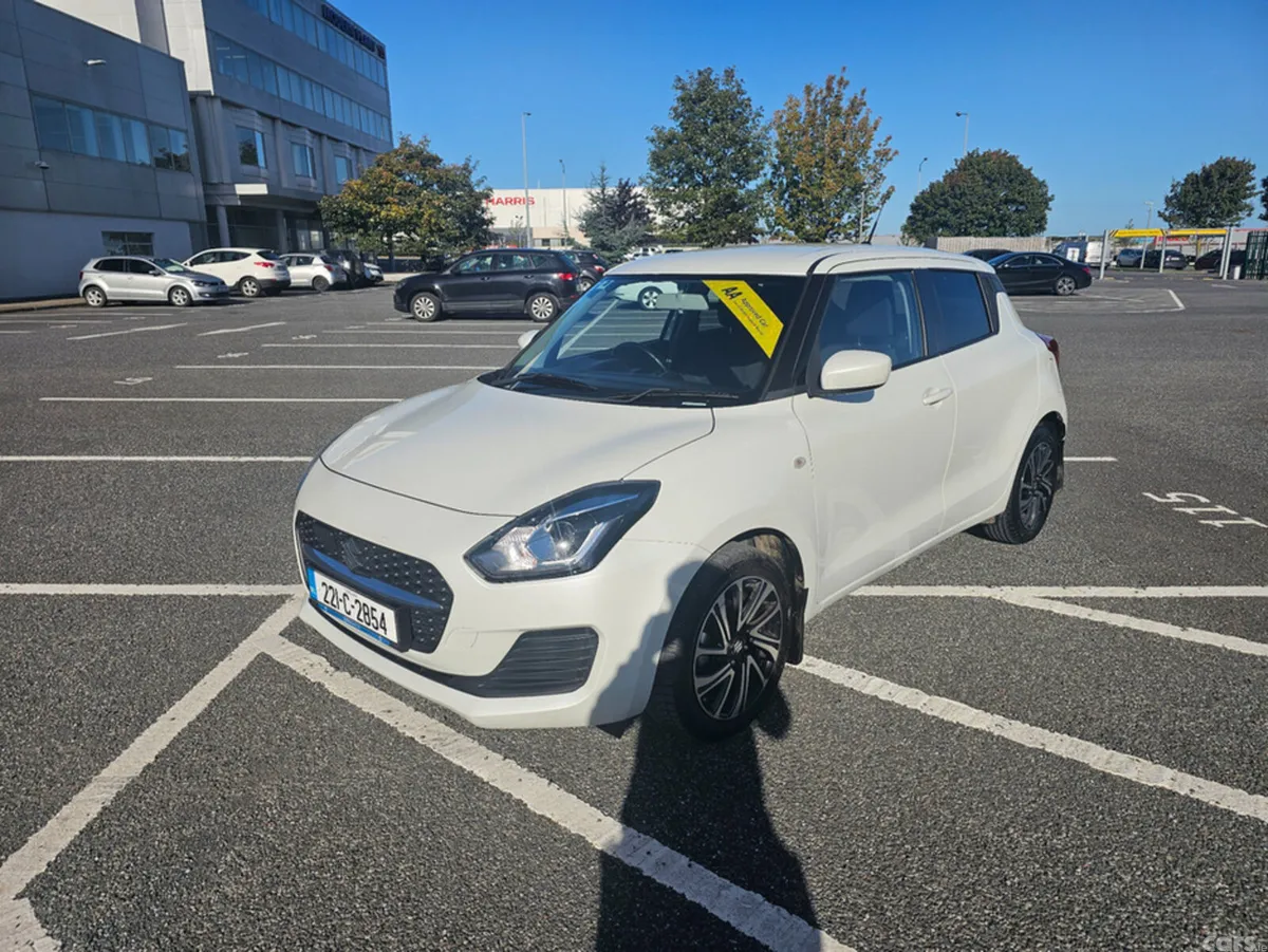 Suzuki Swift Hatchback, Petrol, 2022, White