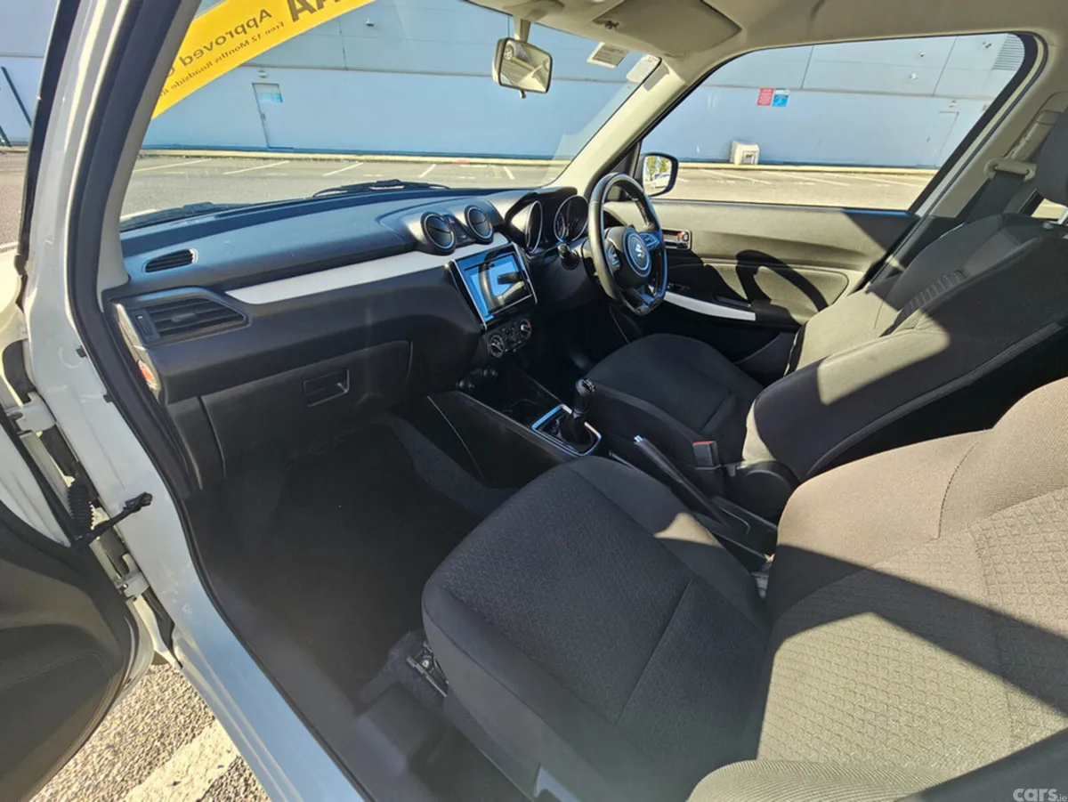 Suzuki Swift Hatchback, Petrol, 2022, White