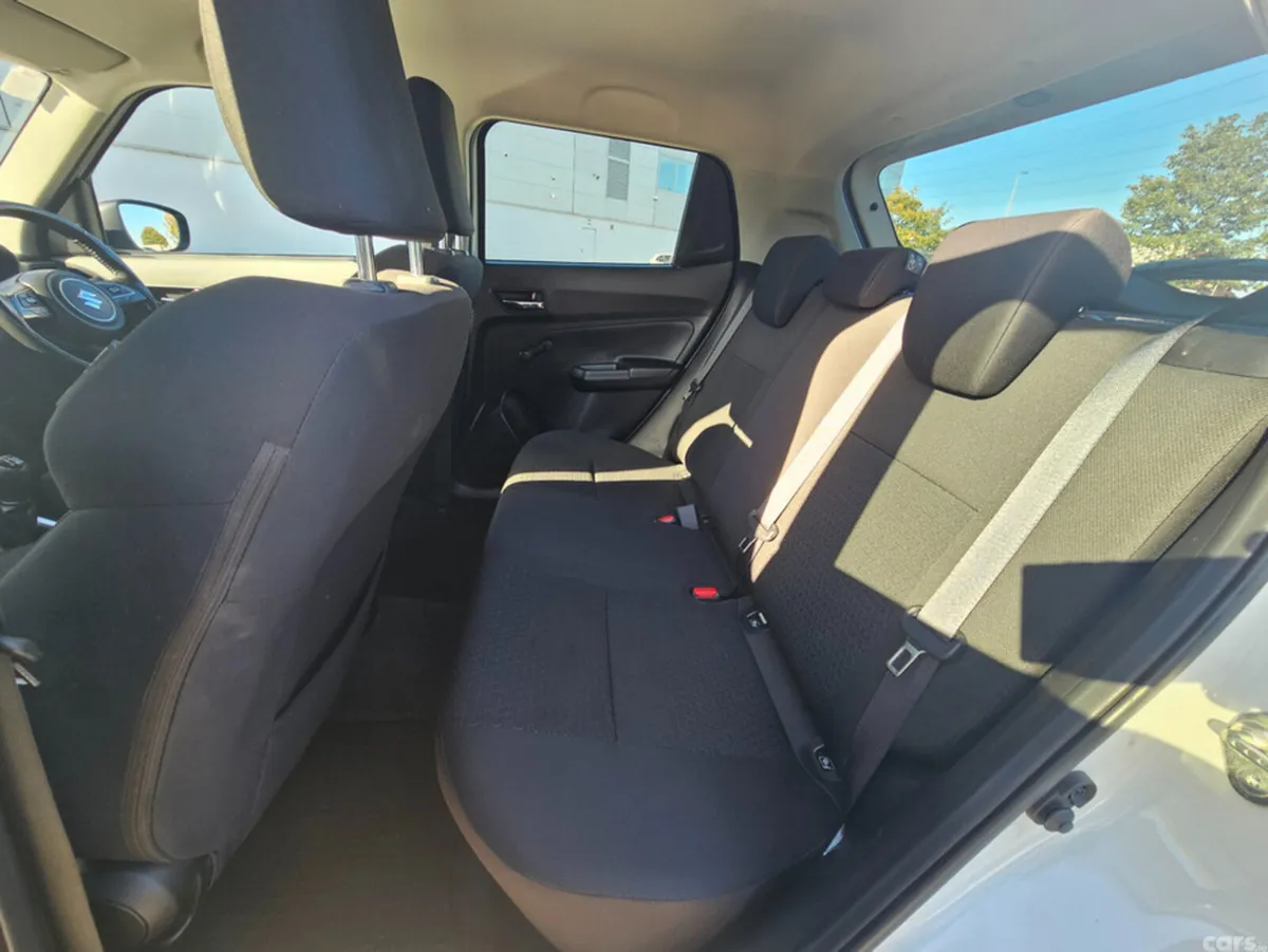 Suzuki Swift Hatchback, Petrol, 2022, White