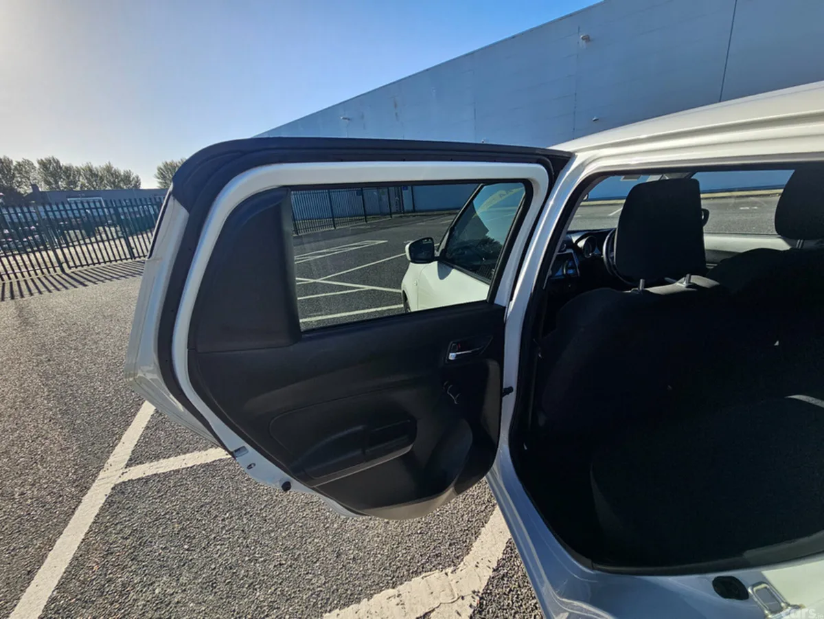 Suzuki Swift Hatchback, Petrol, 2022, White