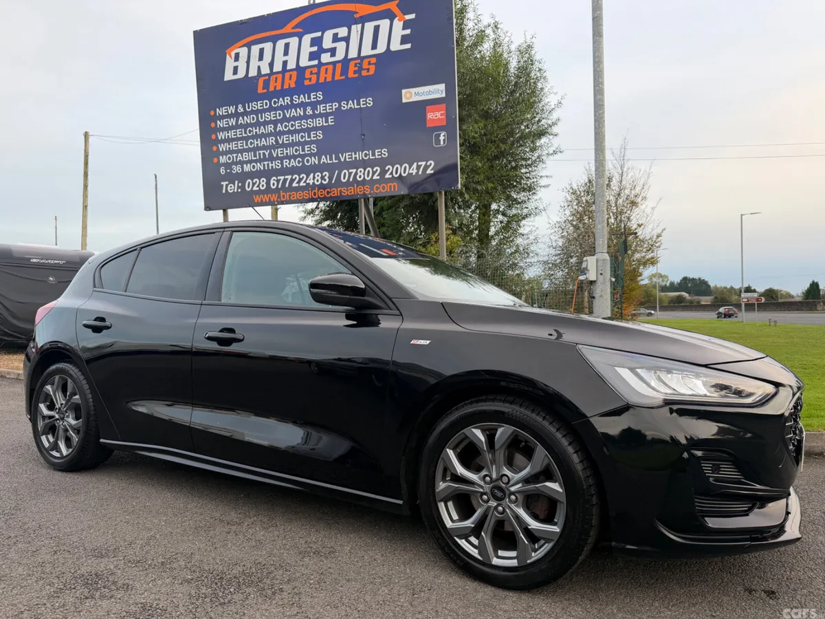 Ford Focus Hatchback, Petrol, 2023, Black
