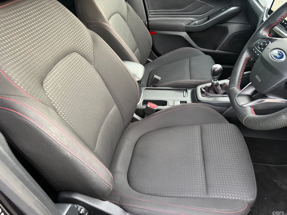 Ford Focus Hatchback, Petrol, 2023, Black