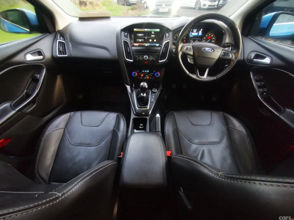 Ford Focus Hatchback, Petrol, 2016, Blue