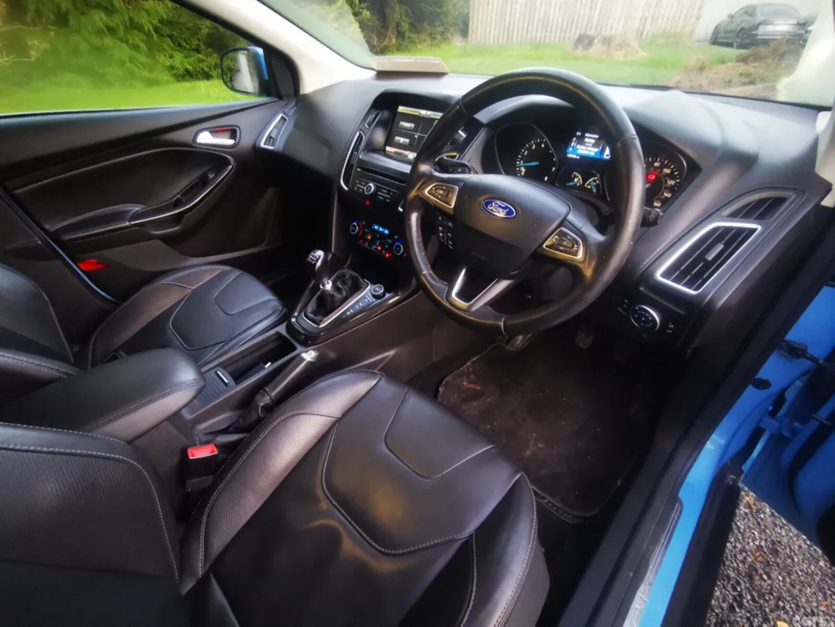 Ford Focus Hatchback, Petrol, 2016, Blue