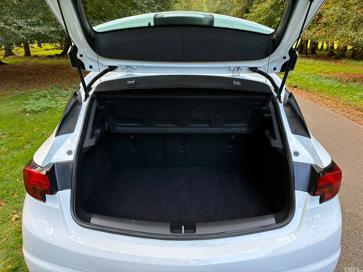 Opel Astra Hatchback, Diesel, 2016, White