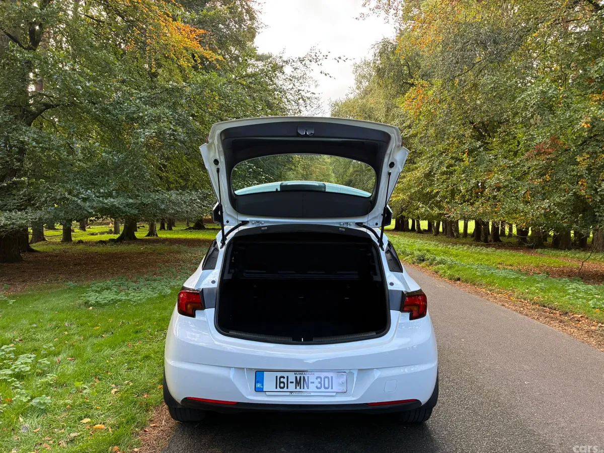 Opel Astra Hatchback, Diesel, 2016, White