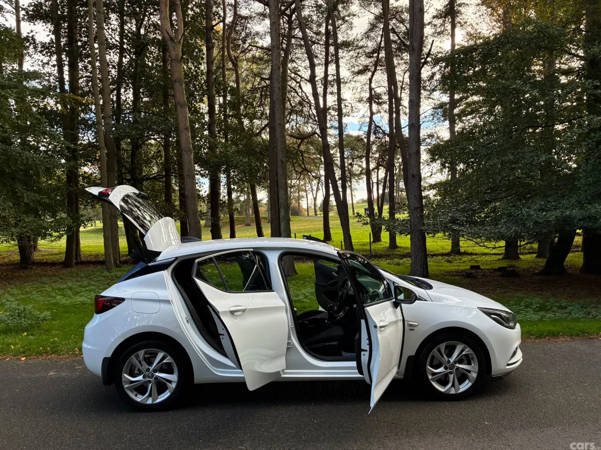 Opel Astra Hatchback, Diesel, 2016, White
