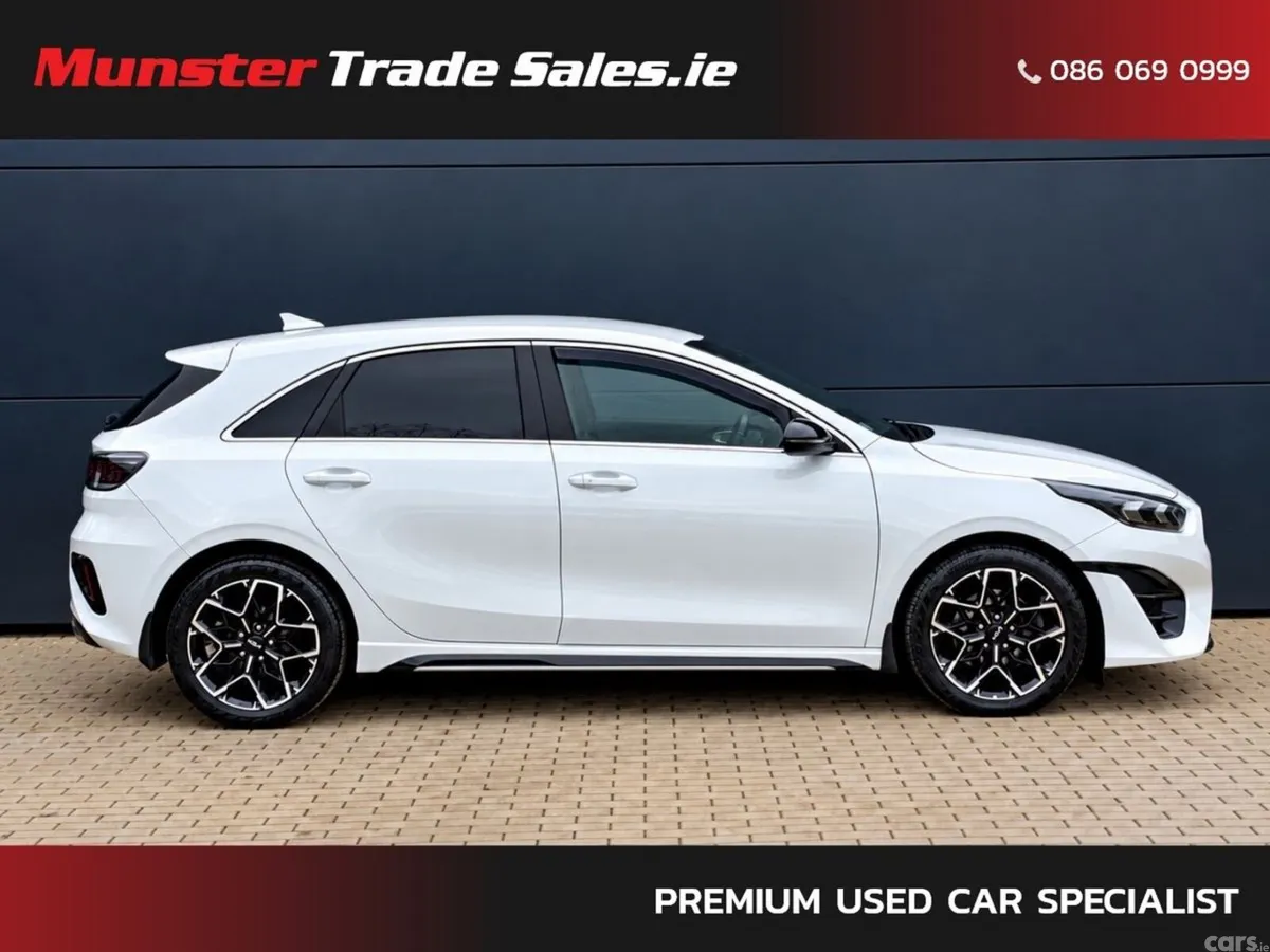 Kia Ceed Hatchback, Diesel Hybrid, 2023, White