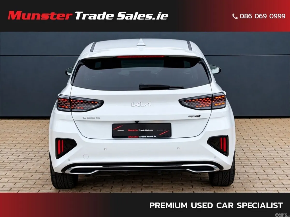 Kia Ceed Hatchback, Diesel Hybrid, 2023, White