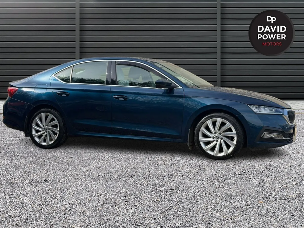 Skoda Octavia Saloon, Diesel, 2021, Blue