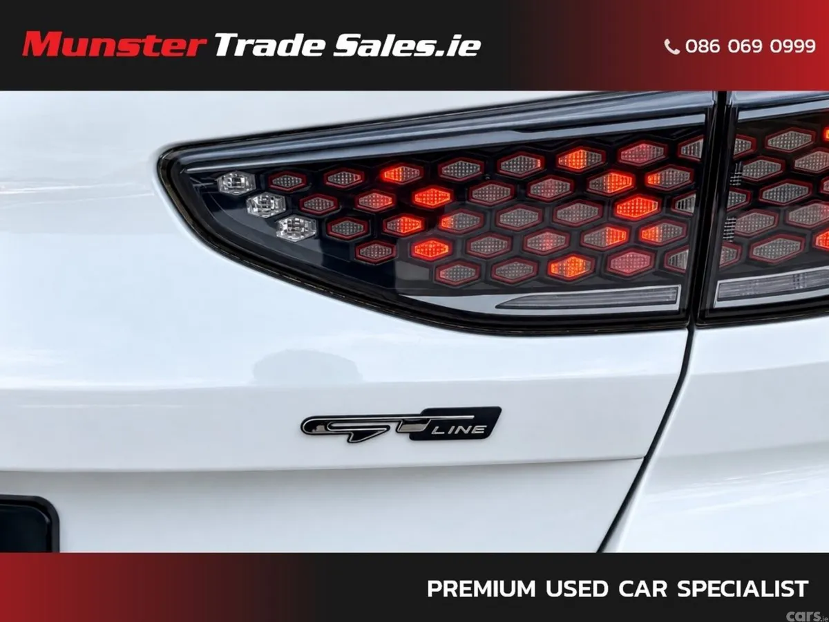 Kia Ceed Hatchback, Diesel Hybrid, 2023, White