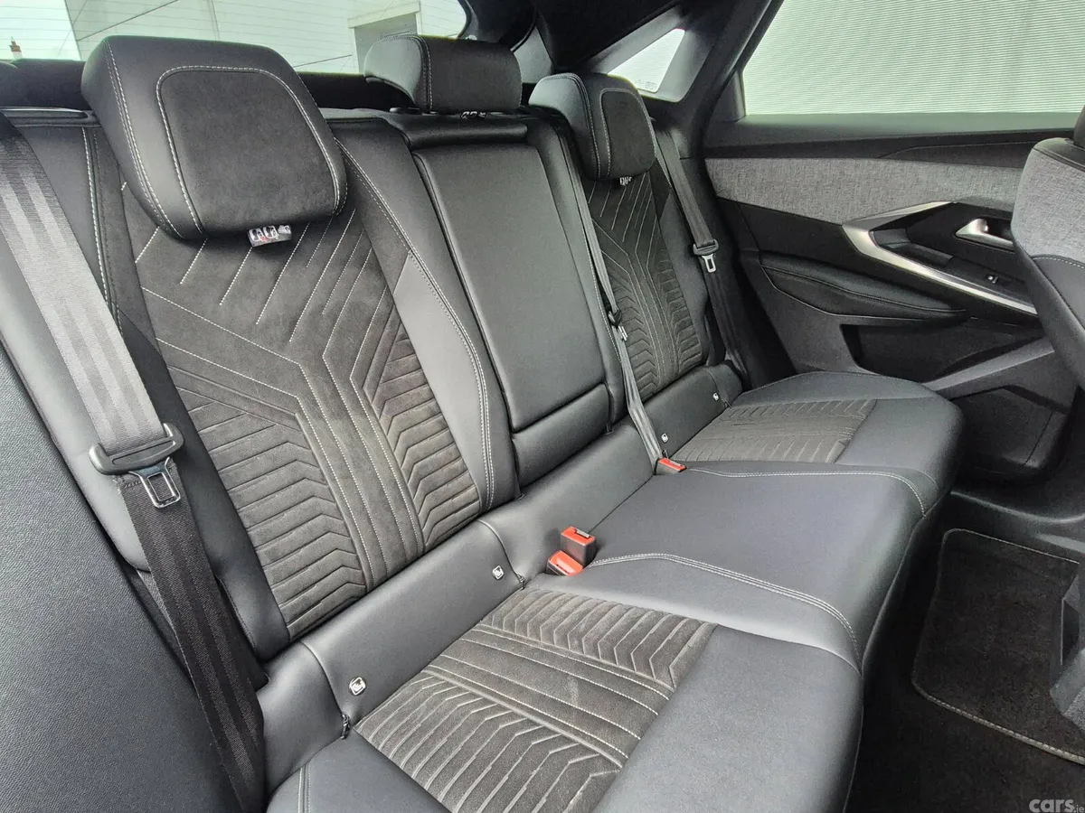 Peugeot 3008 SUV, Electric, 2025, Grey