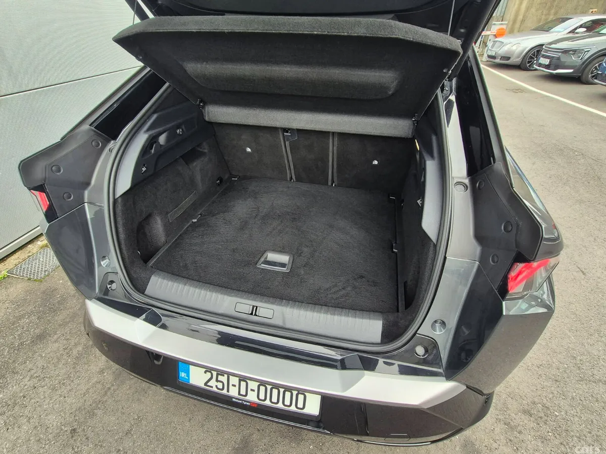 Peugeot 3008 SUV, Electric, 2025, Grey
