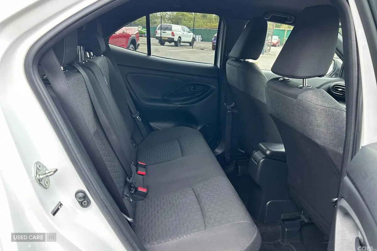 Toyota Yaris Cross SUV, Petrol Hybrid, 2023, White