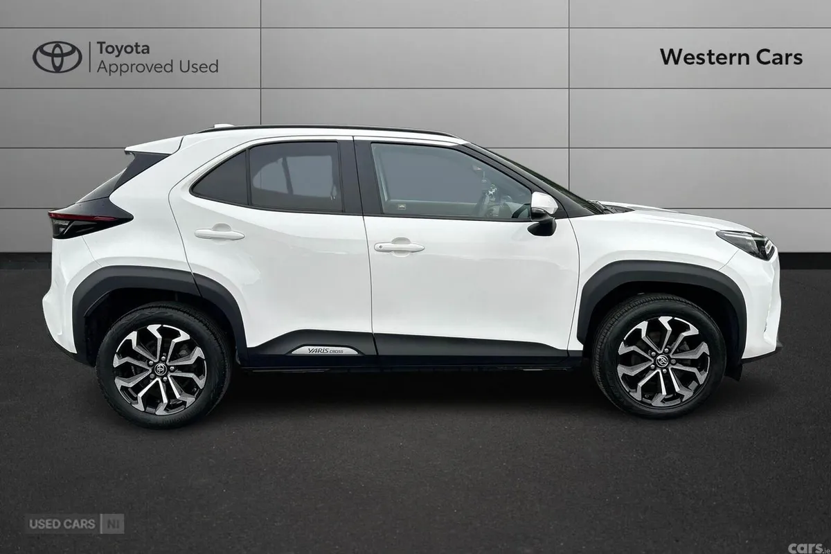 Toyota Yaris Cross SUV, Petrol Hybrid, 2023, White
