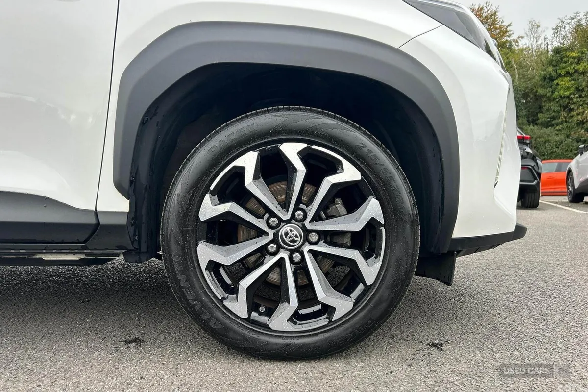 Toyota Yaris Cross SUV, Petrol Hybrid, 2023, White