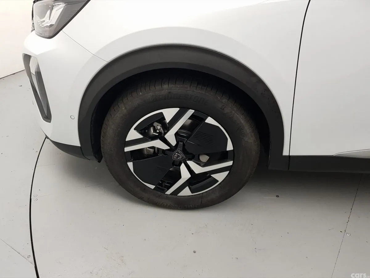 Peugeot 2008 MPV, Petrol Hybrid, 2026, White