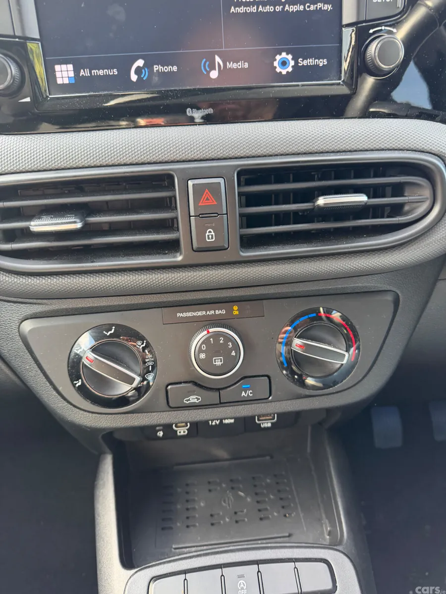 Hyundai i10 Hatchback, Petrol, 2023, White