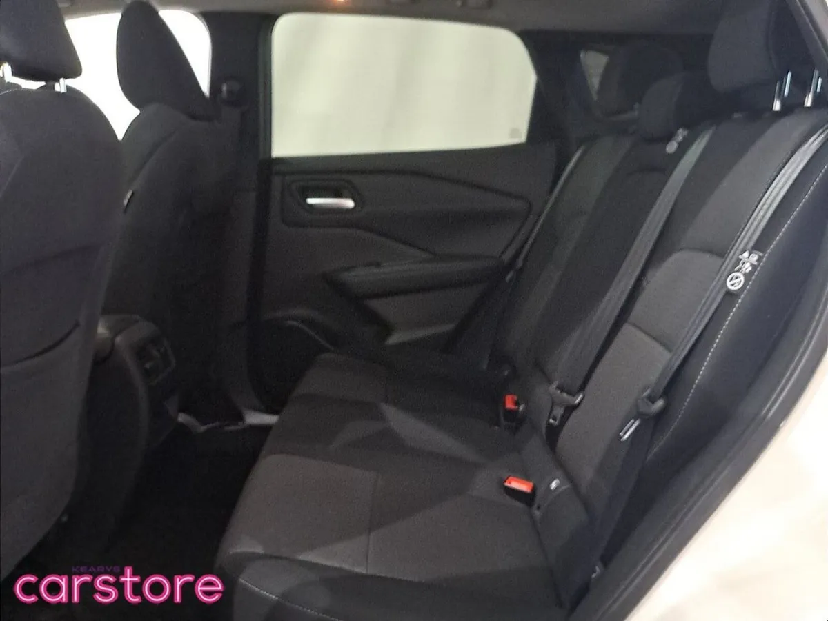 Nissan Qashqai MPV, Petrol, 2023, White