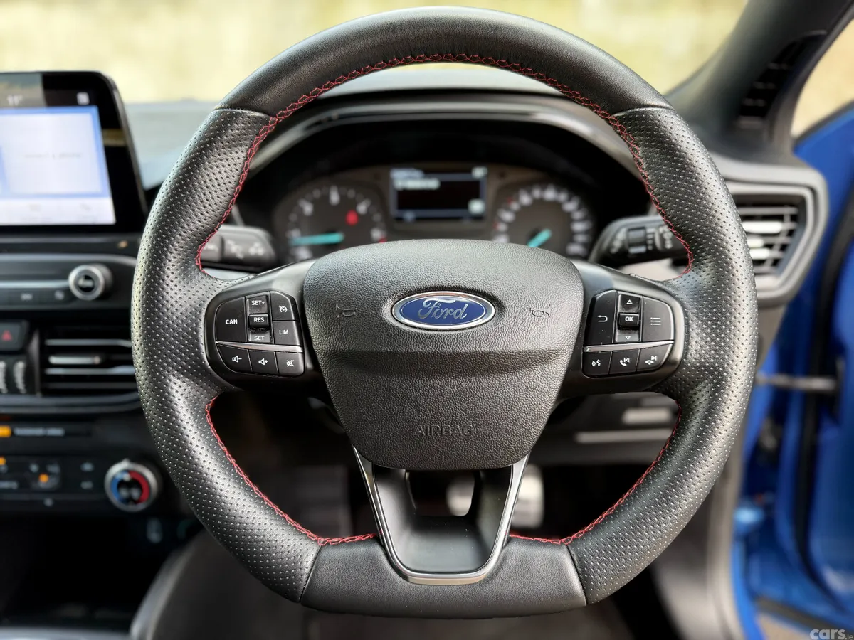 Ford Focus Hatchback, Diesel, 2020, Blue