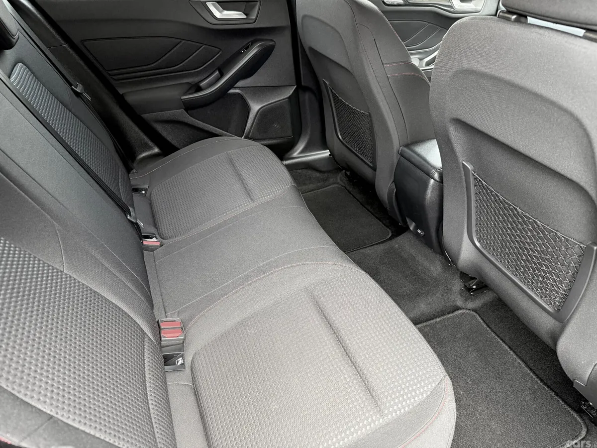 Ford Focus Hatchback, Diesel, 2020, Blue