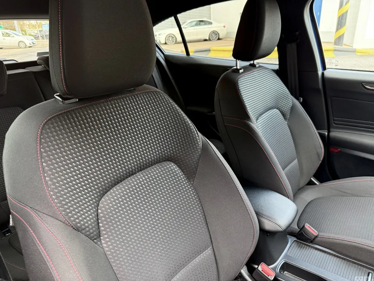 Ford Focus Hatchback, Diesel, 2020, Blue