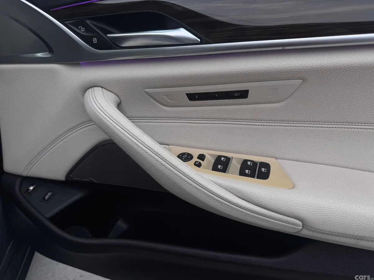 BMW 5-Series Saloon, Petrol Plug-in Hybrid, 2017, Blue