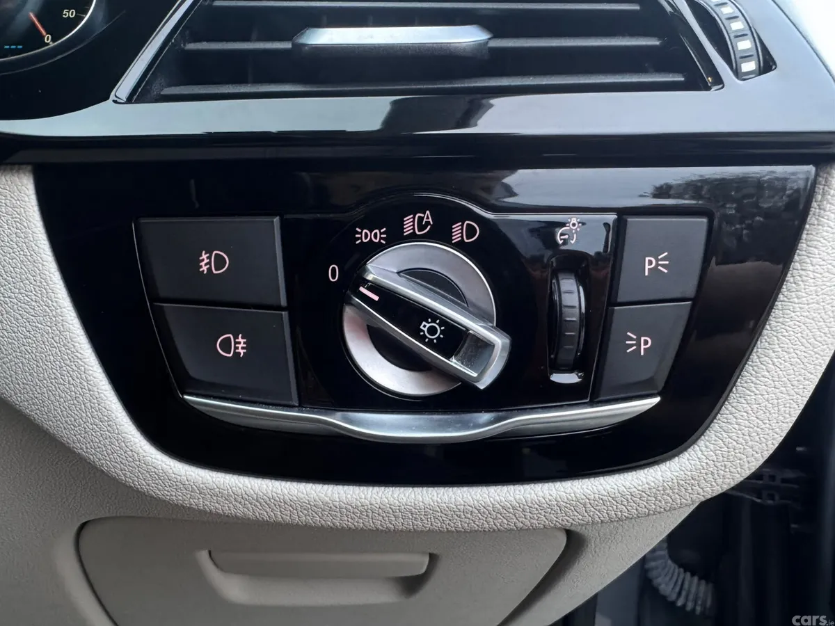 BMW 5-Series Saloon, Petrol Plug-in Hybrid, 2017, Blue