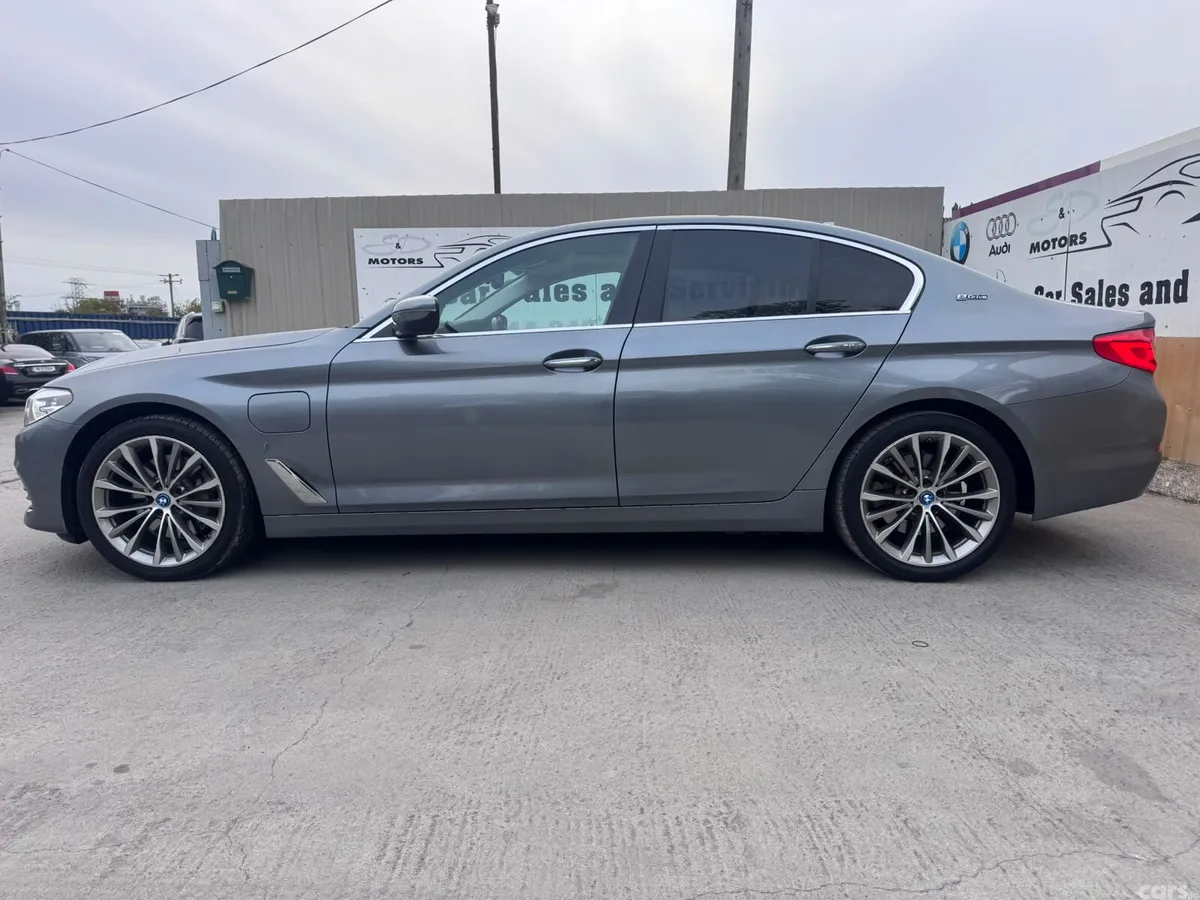BMW 5-Series Saloon, Petrol Plug-in Hybrid, 2017, Blue
