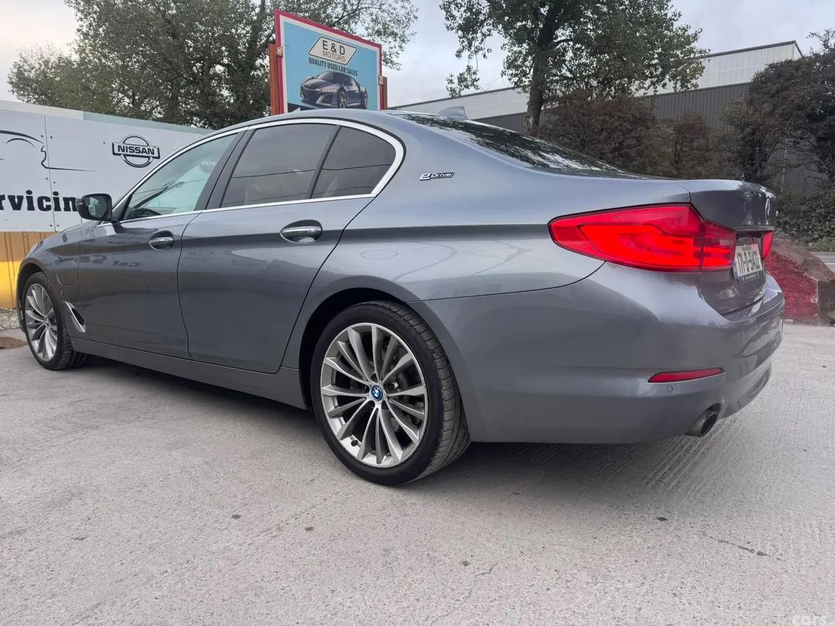 BMW 5-Series Saloon, Petrol Plug-in Hybrid, 2017, Blue