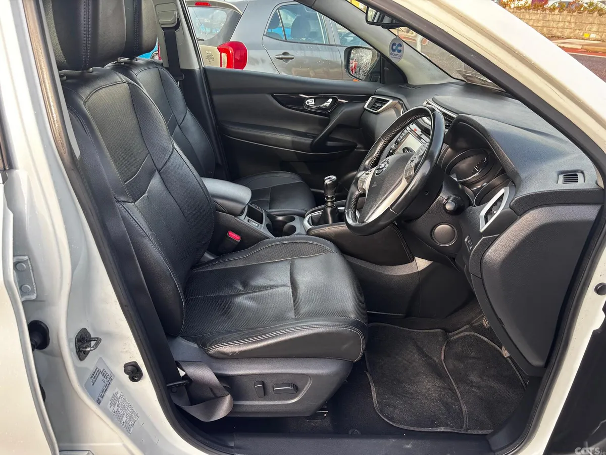 Nissan Qashqai Hatchback, Diesel, 2015, White