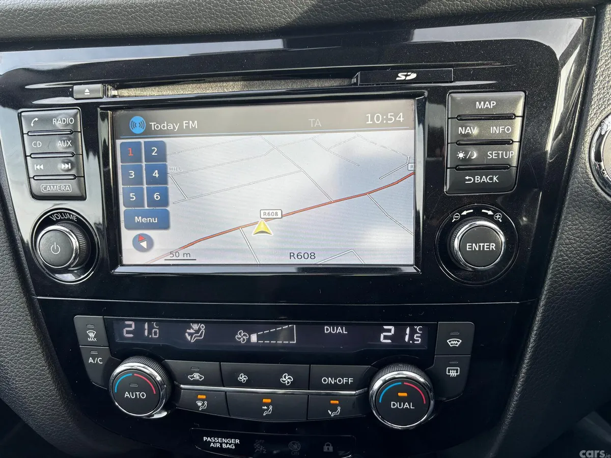 Nissan Qashqai Hatchback, Diesel, 2015, White