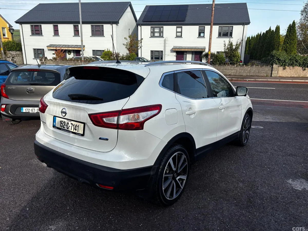 Nissan Qashqai Hatchback, Diesel, 2015, White