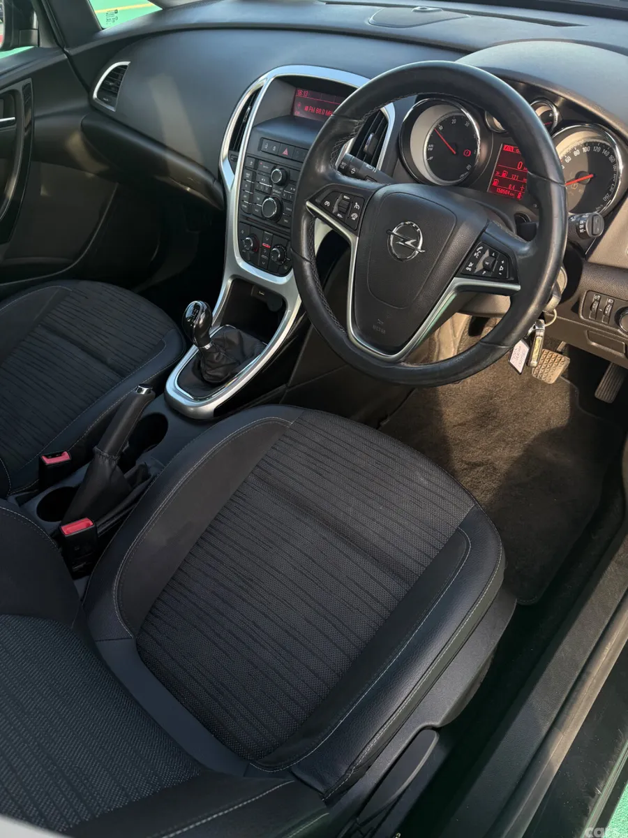 Opel Astra Hatchback, Diesel, 2015, Black