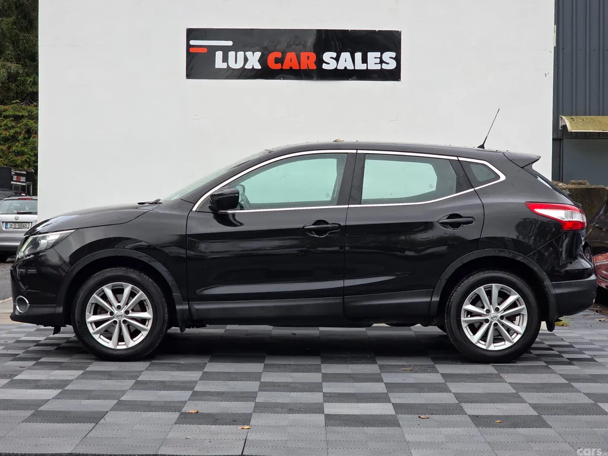 Nissan Qashqai SUV, Petrol, 2015, Black