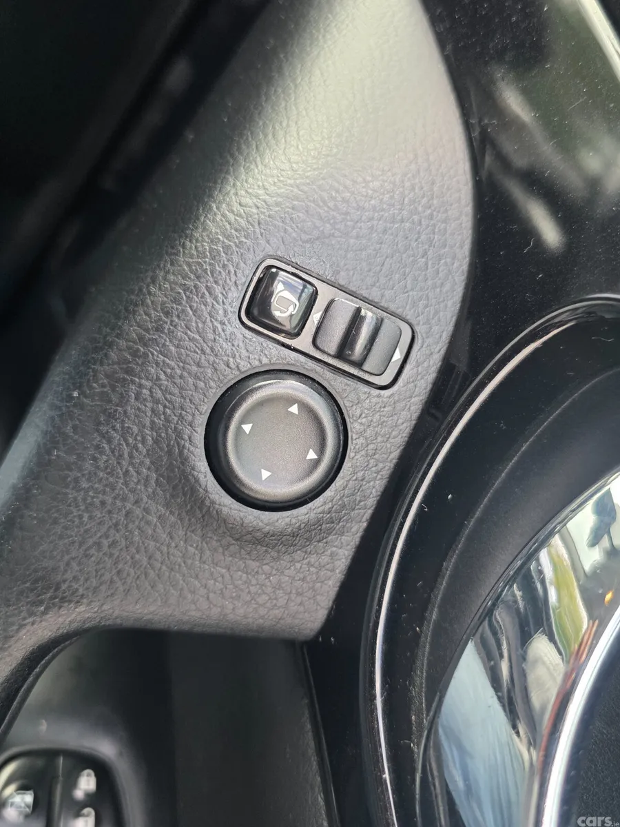 Nissan Qashqai SUV, Petrol, 2015, Black