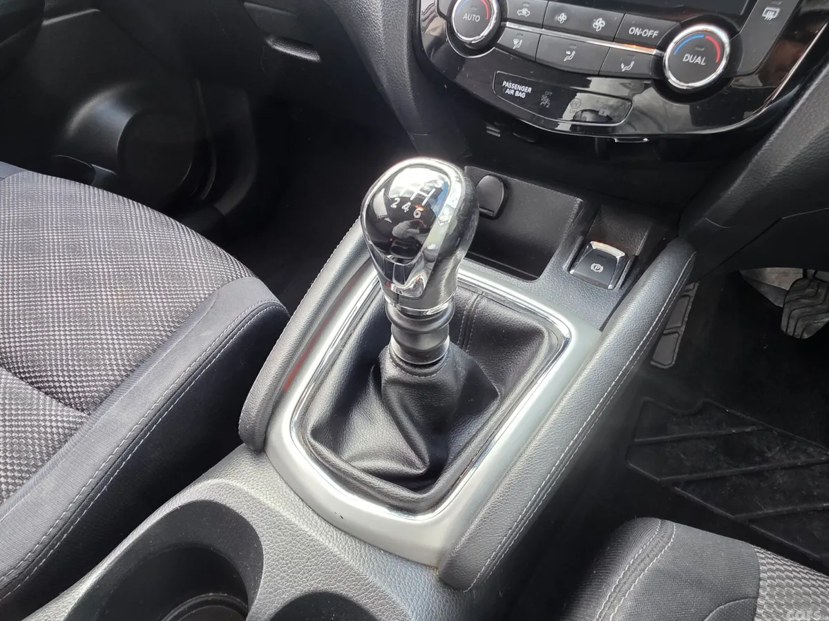 Nissan Qashqai SUV, Petrol, 2015, Black