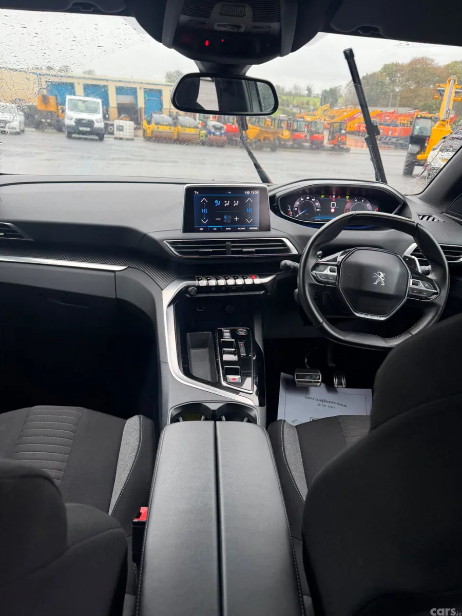 Peugeot 5008 SUV, Diesel, 2023, Grey