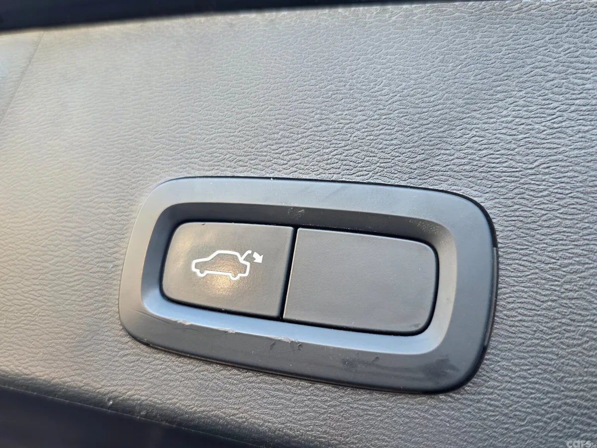 Volvo XC40 SUV, Petrol Plug-in Hybrid, 2023, Black