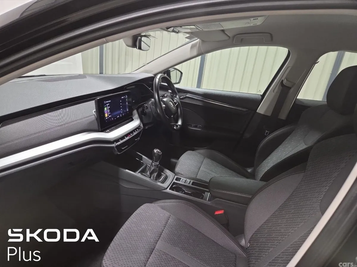 Skoda Octavia Saloon, Diesel, 2023, Black
