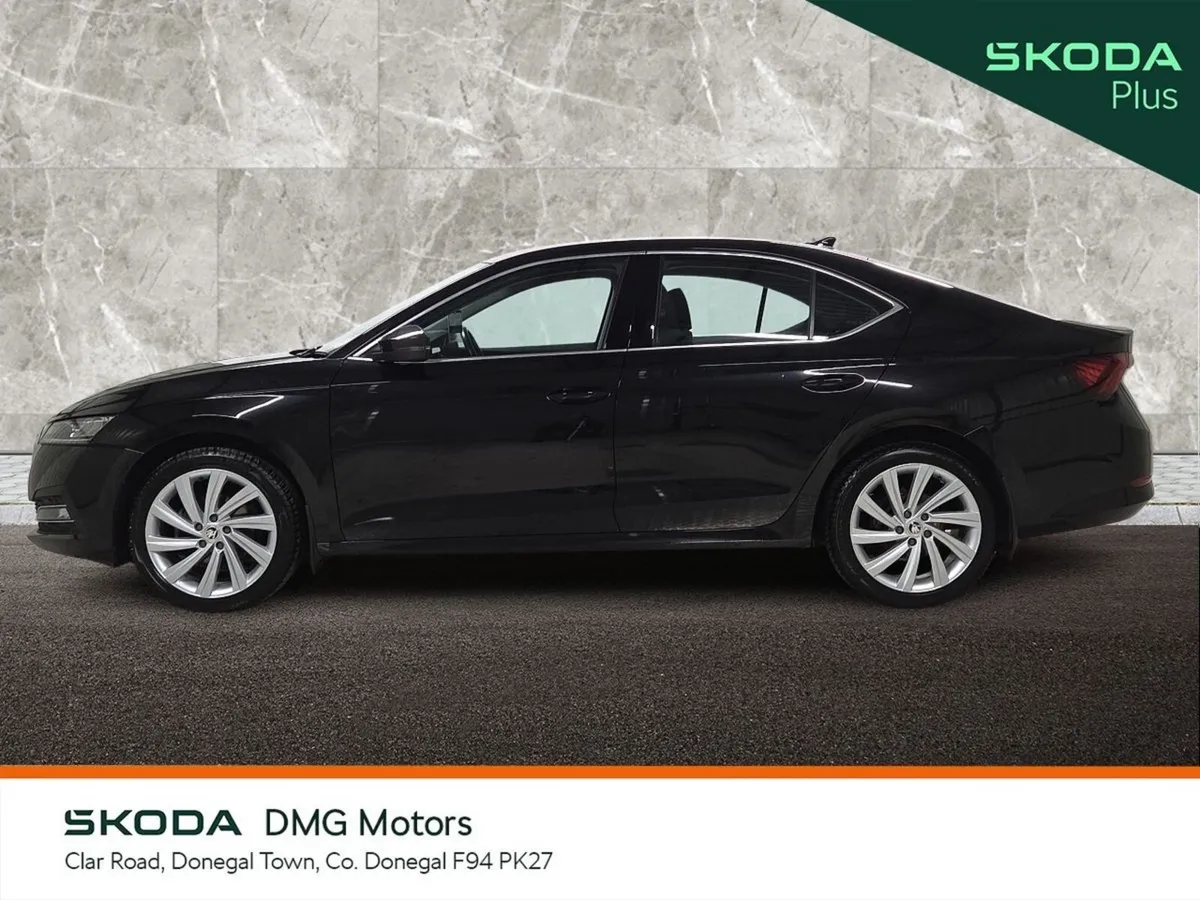 Skoda Octavia Saloon, Diesel, 2023, Black