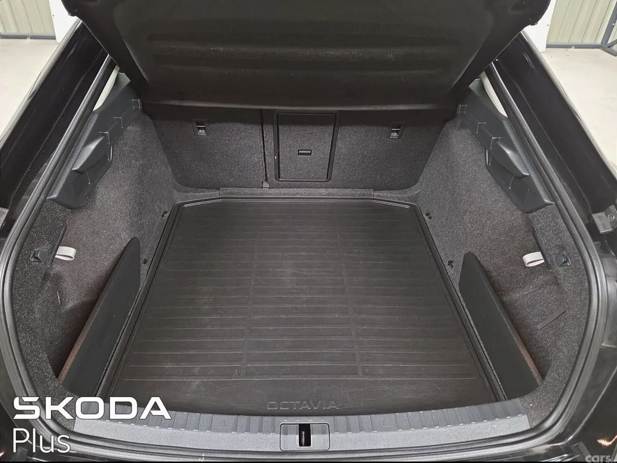 Skoda Octavia Saloon, Diesel, 2023, Black